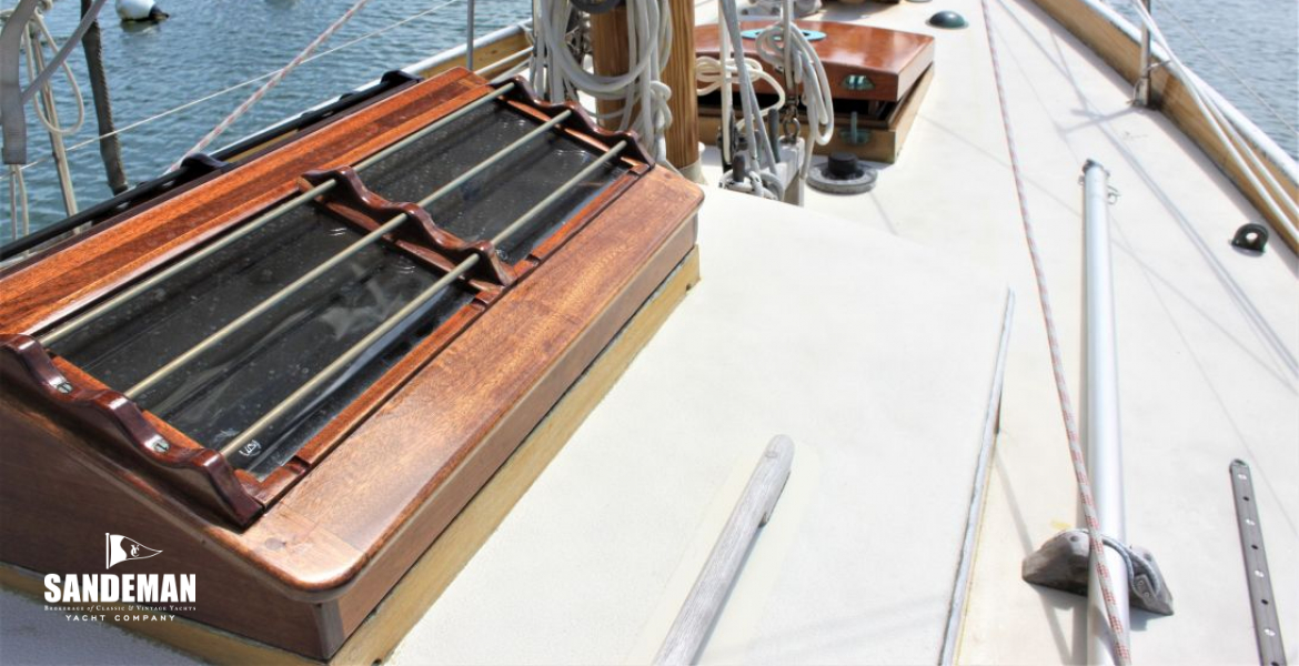 View fwd over coachroof