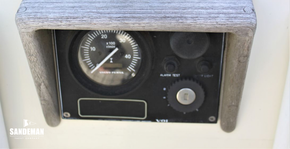 Engine panel