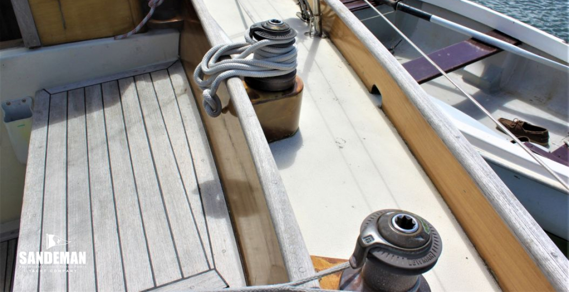 Stbd cockpit and self tailing winches