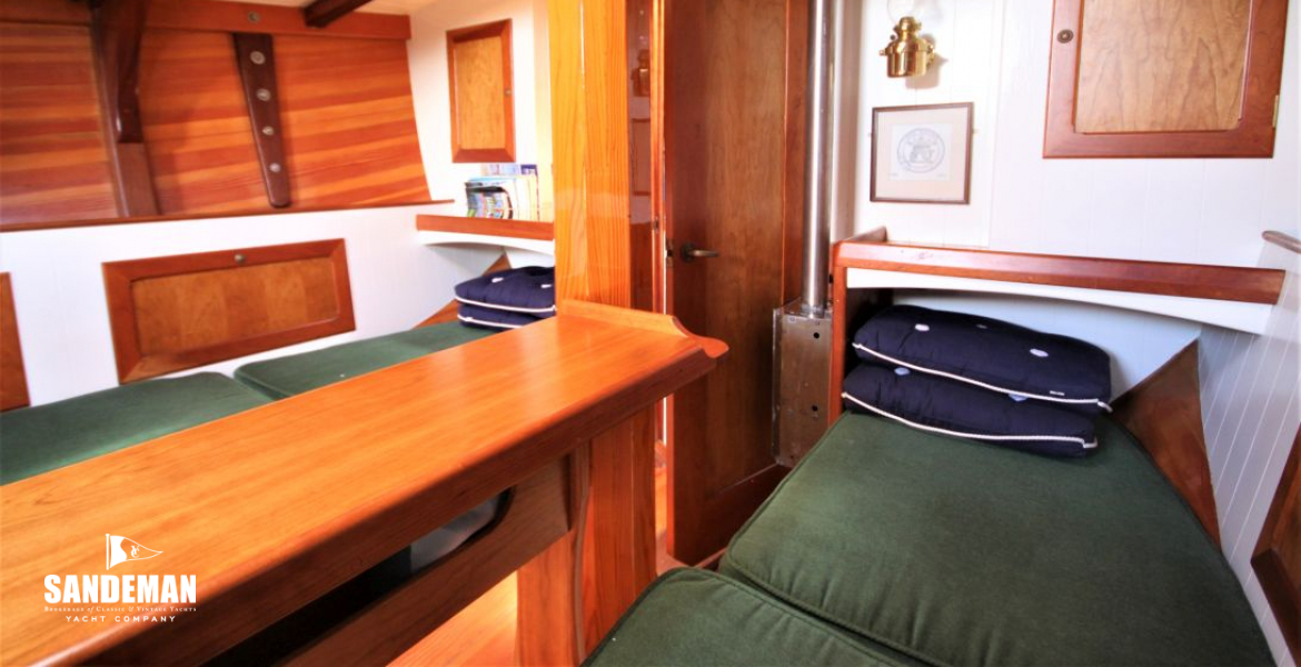 Saloon view fwd to port