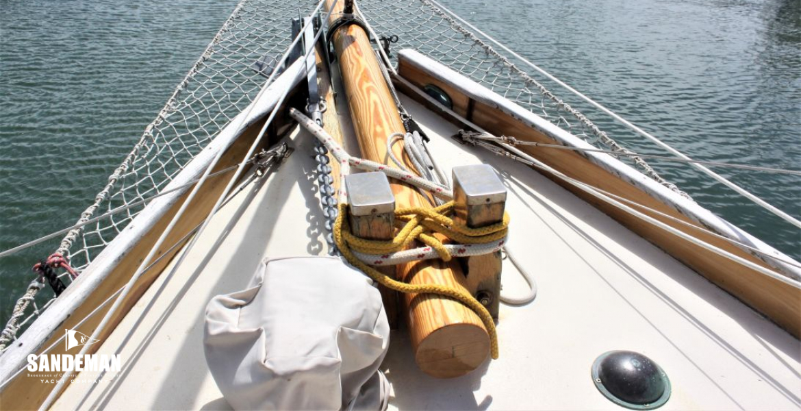 Foredeck view fwd