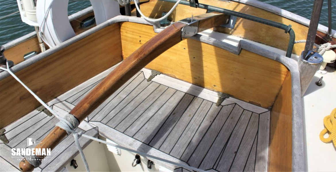 Cockpit aft