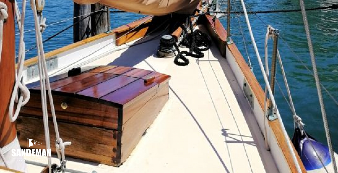 Foredeck view fwd