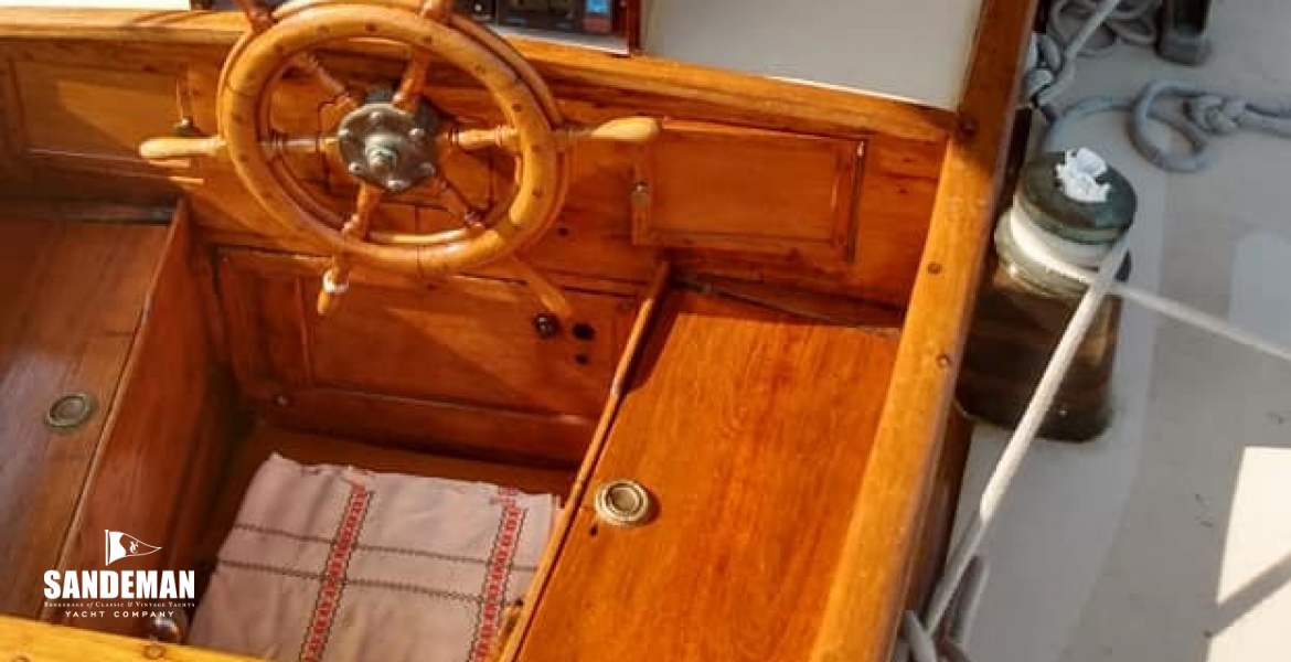 Cockpit overview fwd