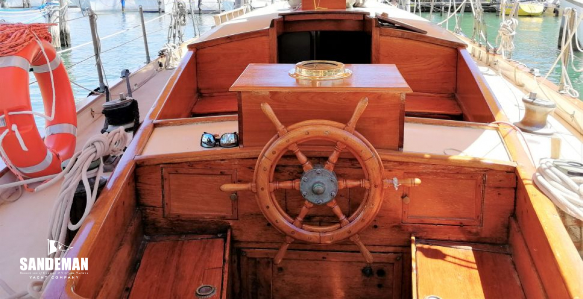 Cockpit view fwd