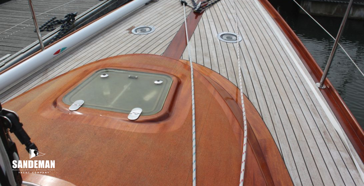 Trunk cabin view fwd to foredeck