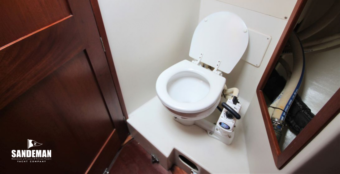 WC Compartment view to port