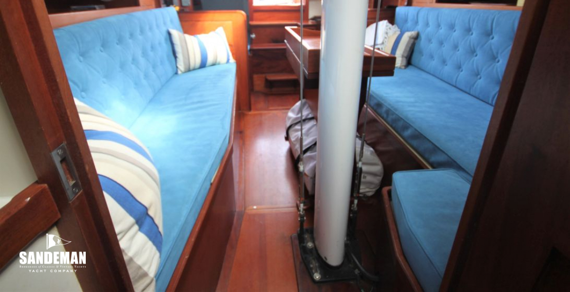 Saloon view aft