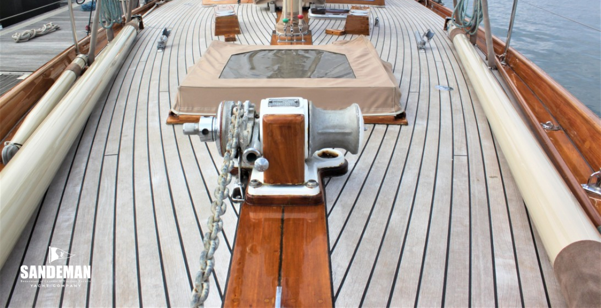Foredeck view aft