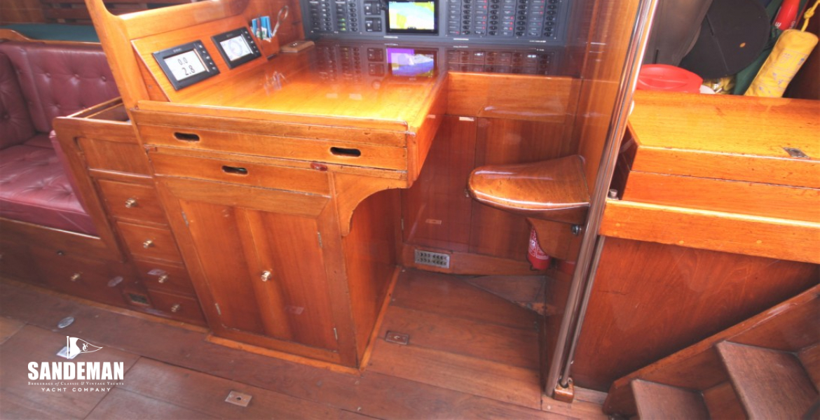 Nav station to stbd