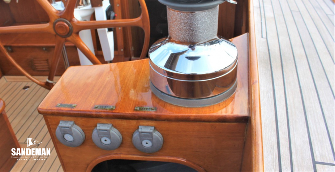 Winch pedestal