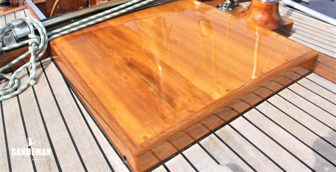 Companionway hatch garage