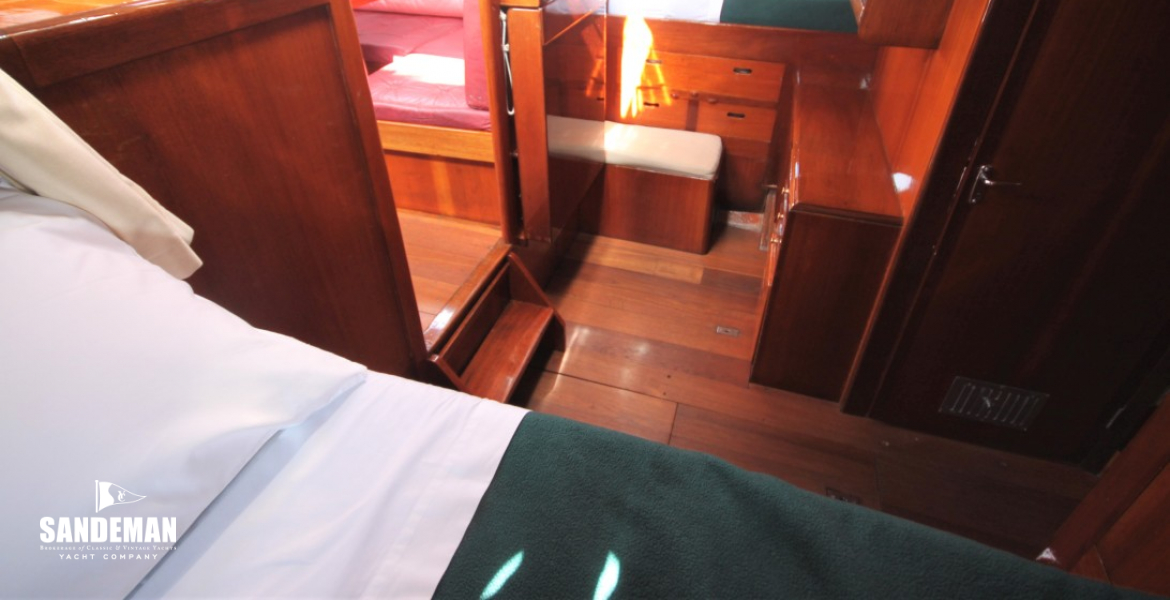 Passage cabin view to port 
