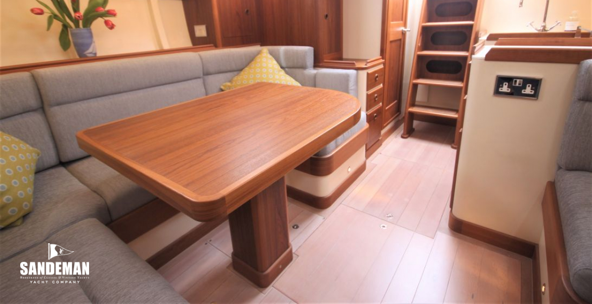 Saloon view aft to stbd and to exit