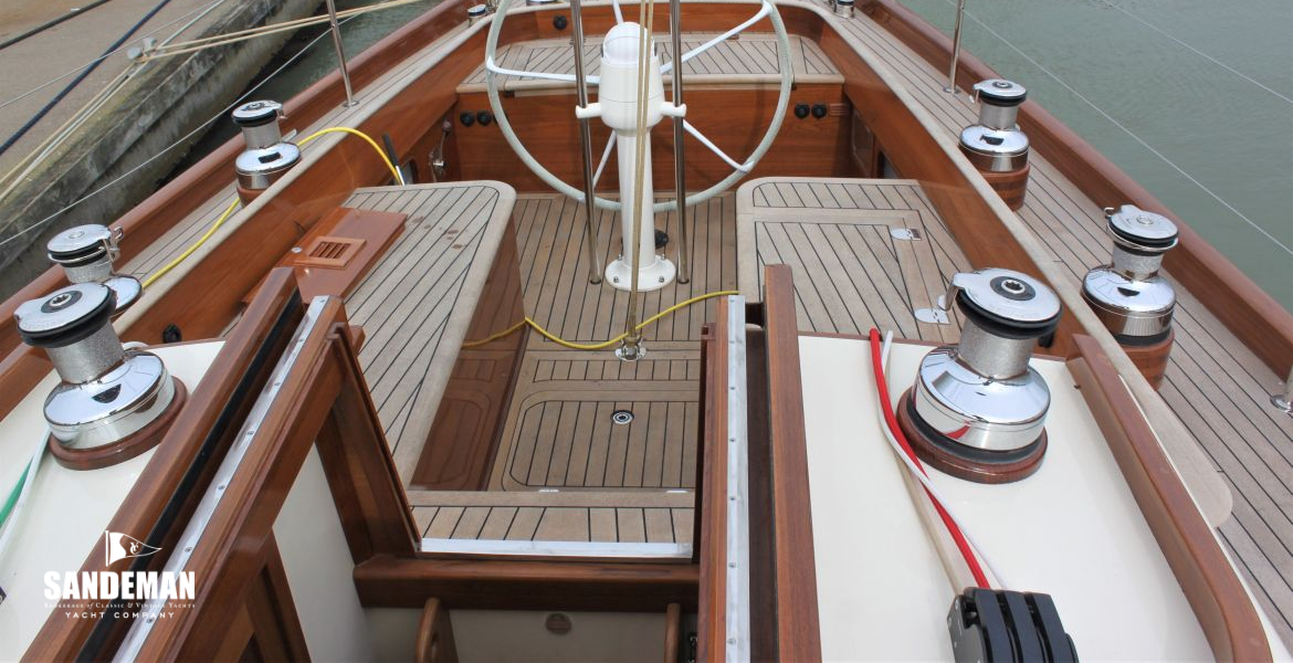Cockpit overview aft
