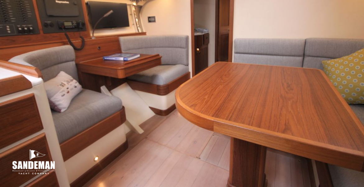 Saloon view fwd to port