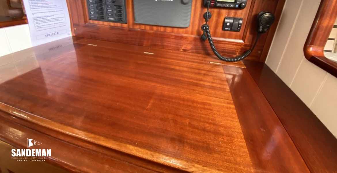 Nav station to starboard