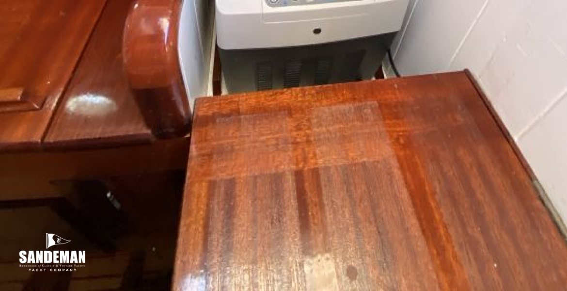 Hanging locker/ refrigerator
