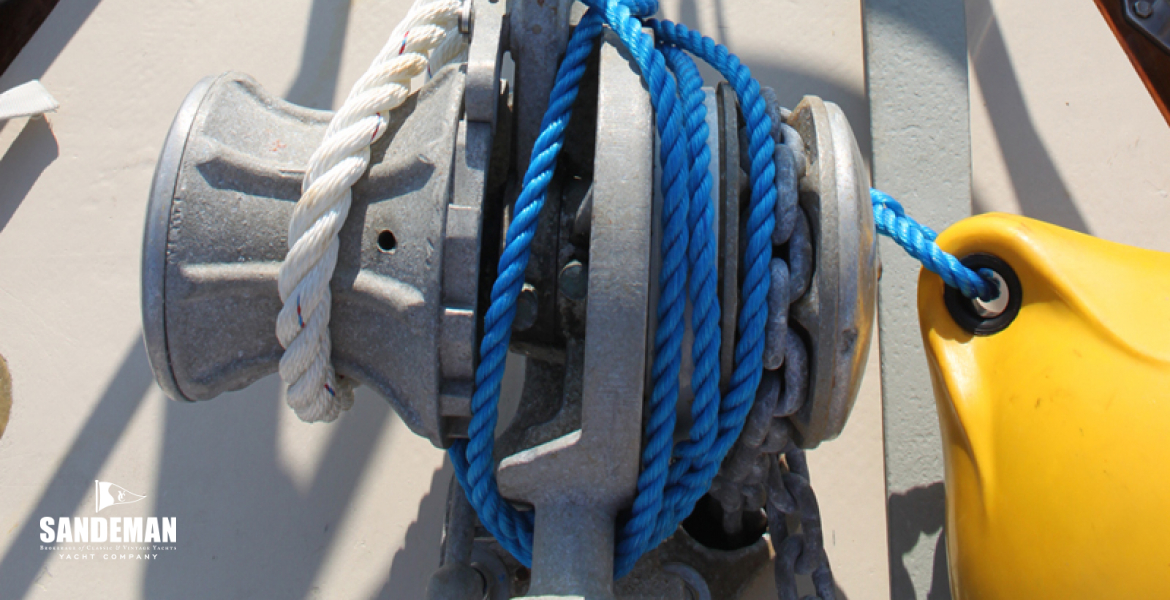 Windlass and fore deck fwd