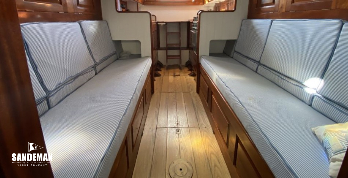 Saloon view aft