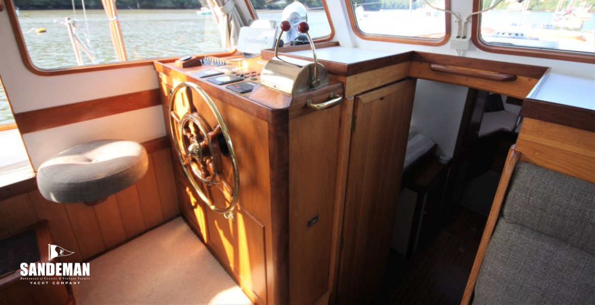 Steering position and fwd companionway