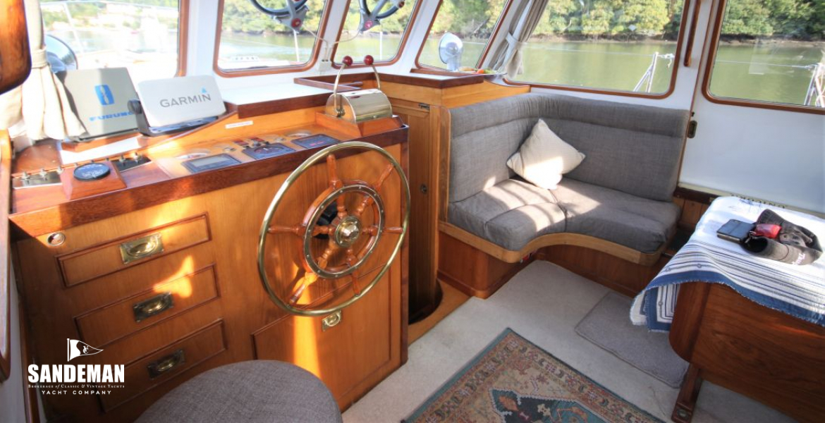 Into deck saloon/ wheelhouse