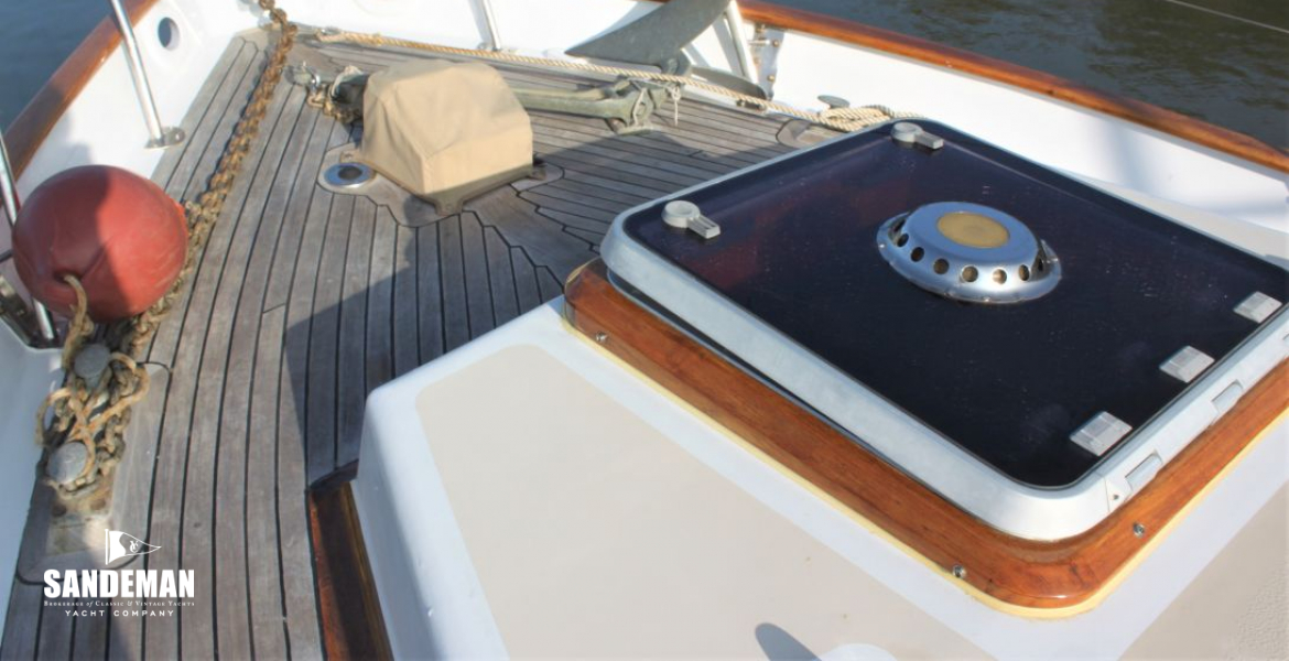 Fwd trunk cabin and foredeck