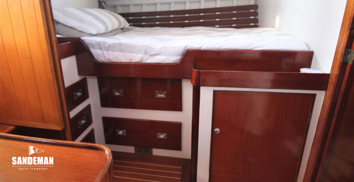 Fwd guest cabin view to port