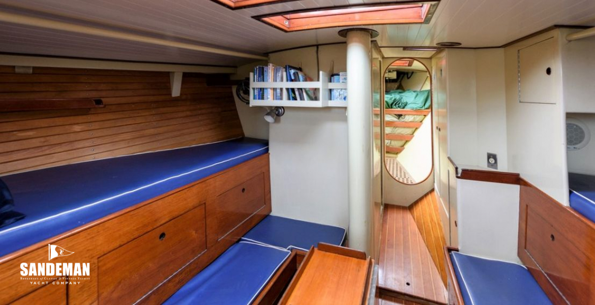 Saloon view fwd to port