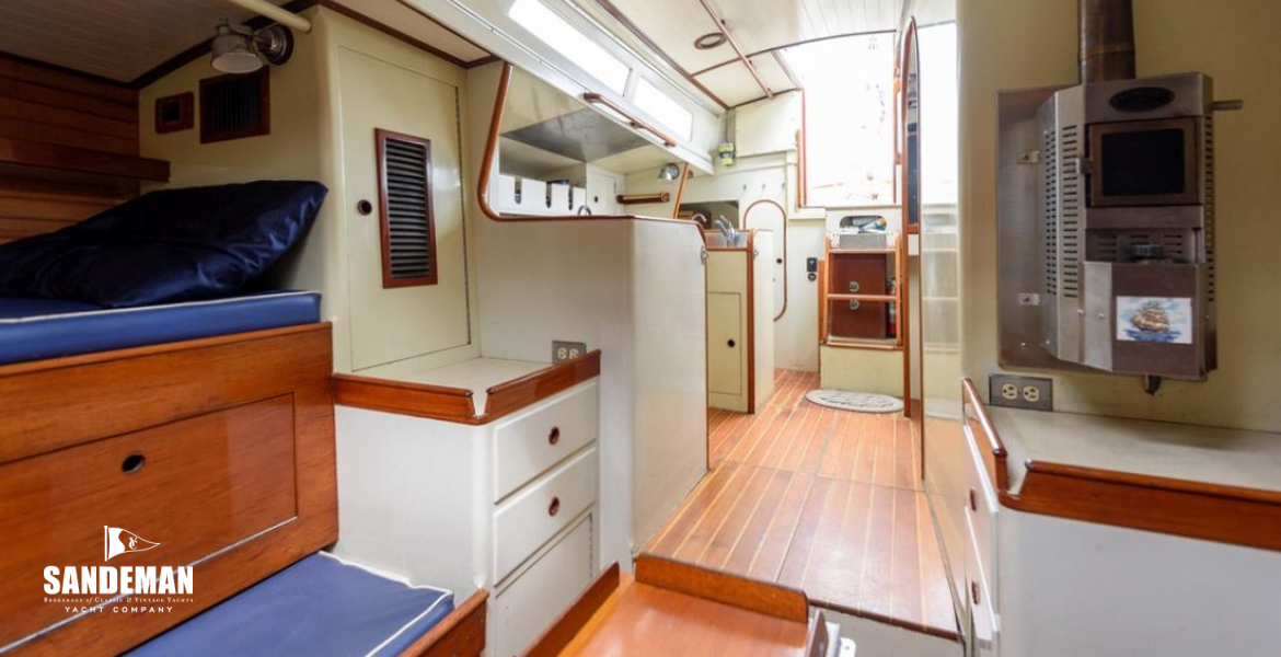 View aft from saloon to galley and passage