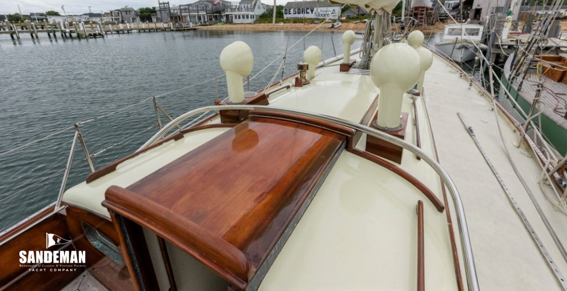 Companionway trunk cabin view fwd