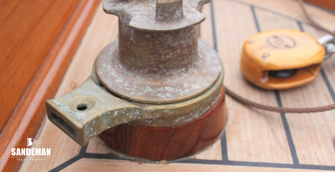 Bronze sheet winch
