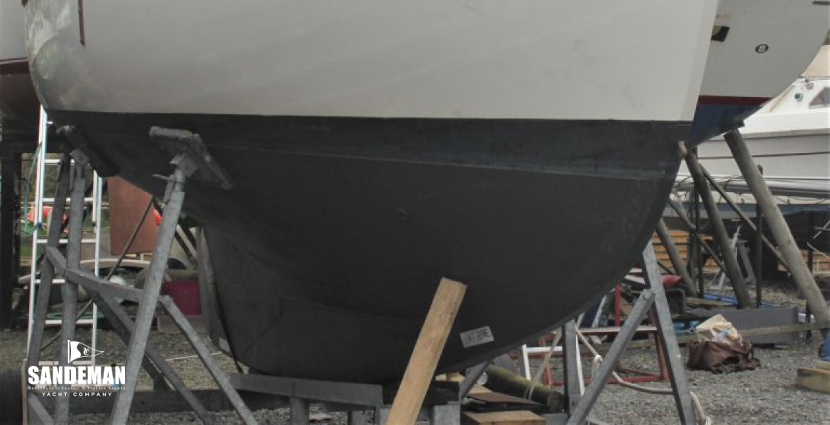 Hauled out stbd bow