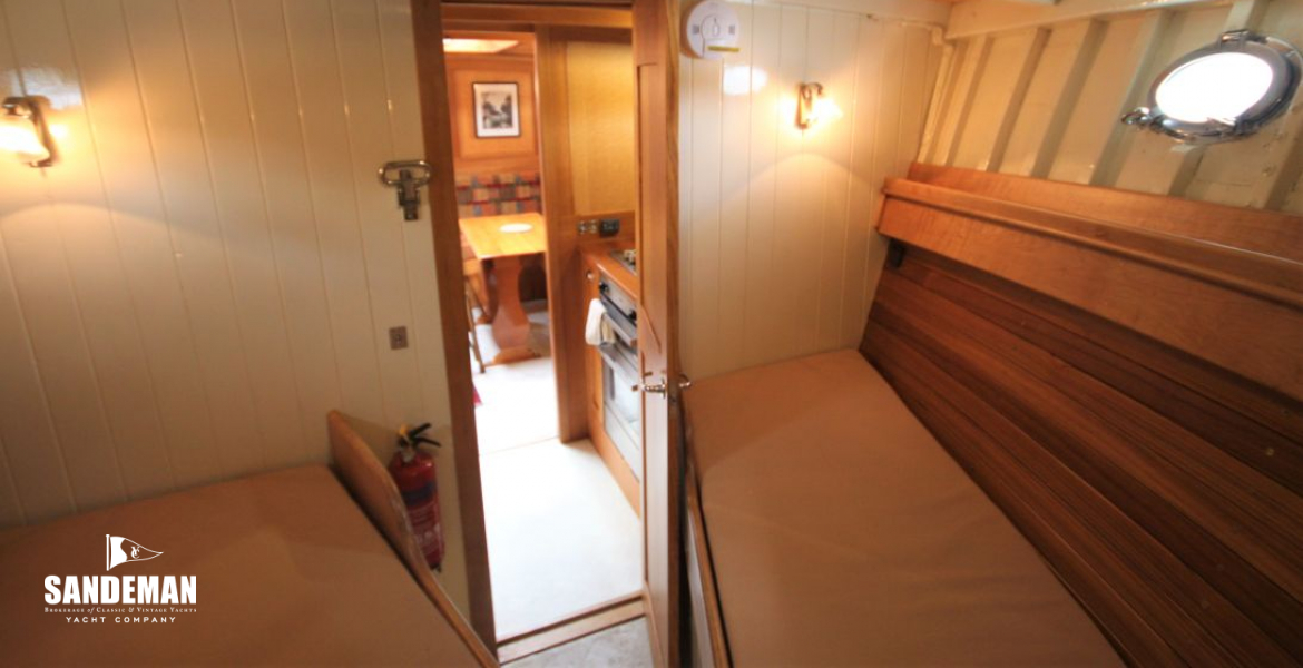 Forecabin view aft to port