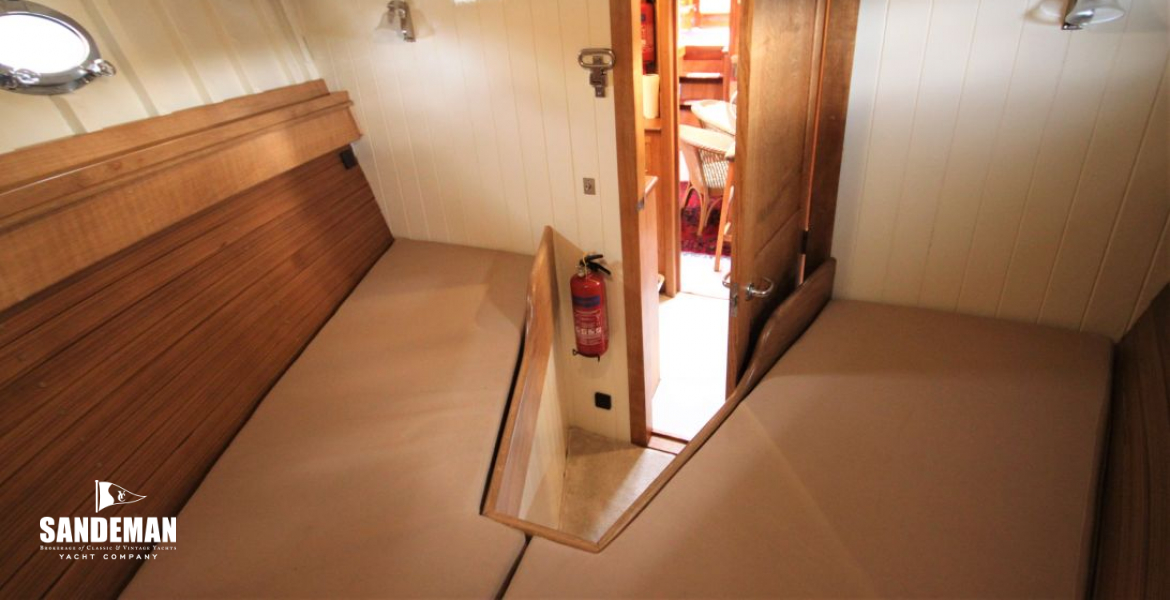 Forecabin view aft to stbd