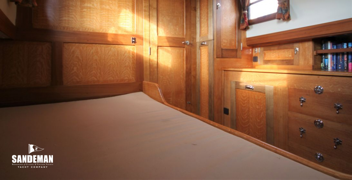 Master cabin view fwd to stbd