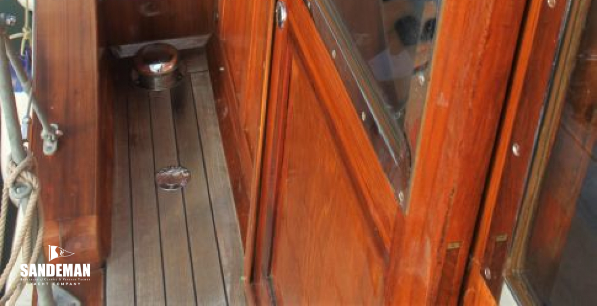 Port side wheelhouse entrance and step to fwd deck