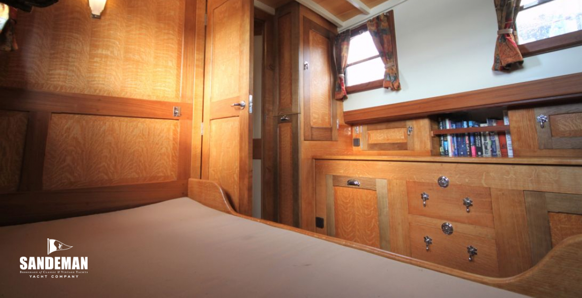 Master cabin view fwd to stbd