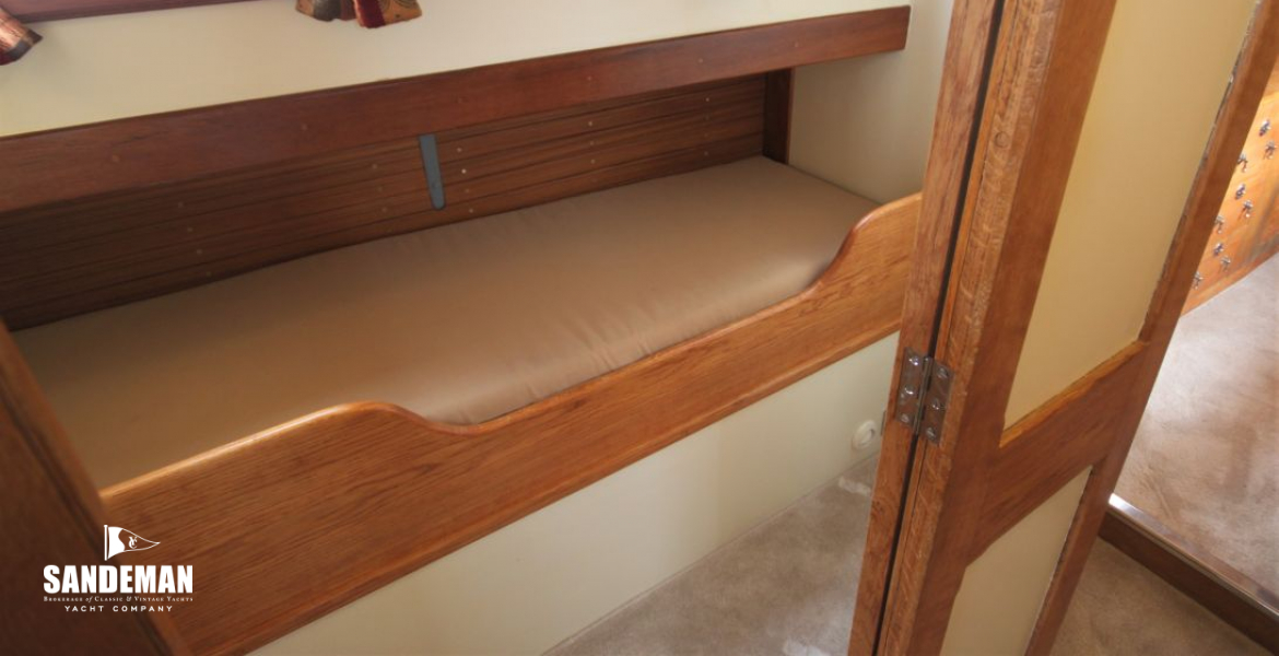 Single cabin to port view fwd