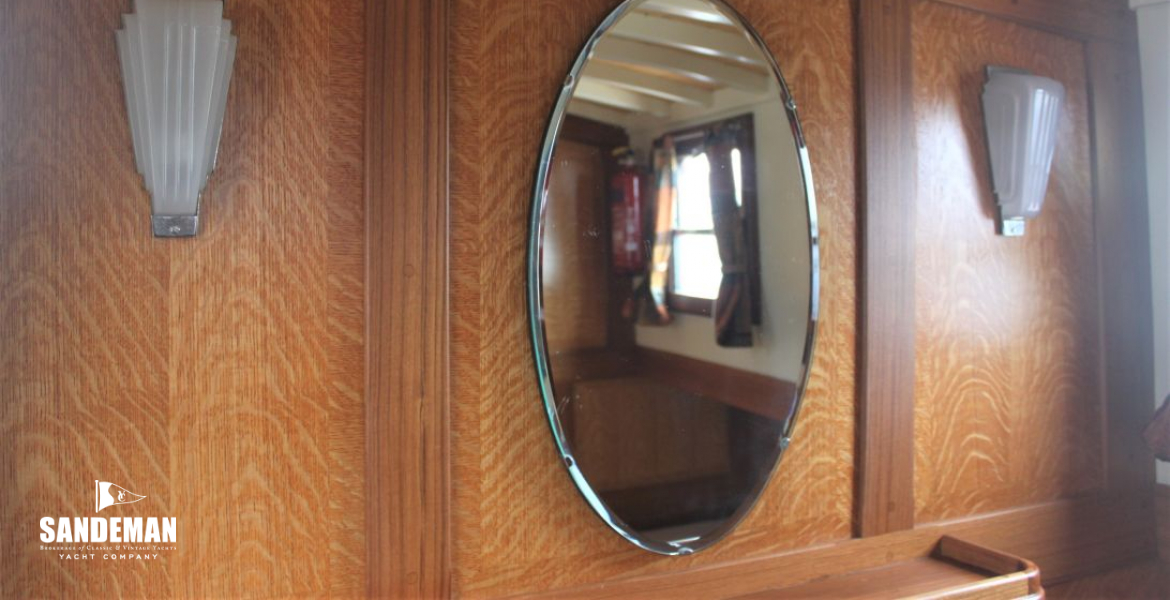 Master cabin aft bulkhead