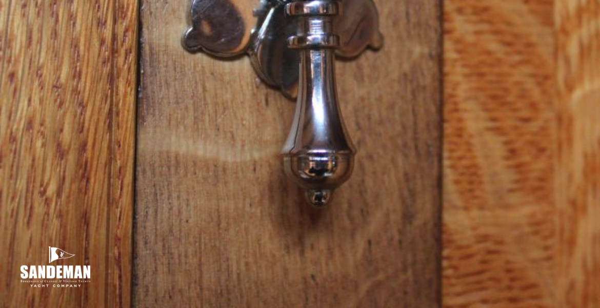 Sideboard hardware