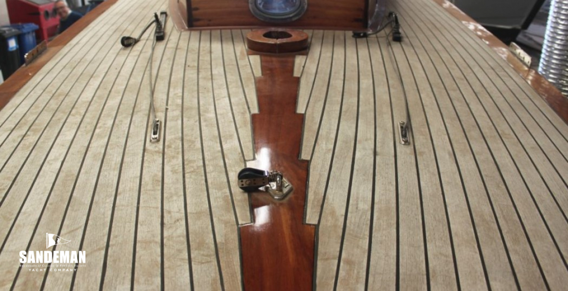 Foredeck view aft