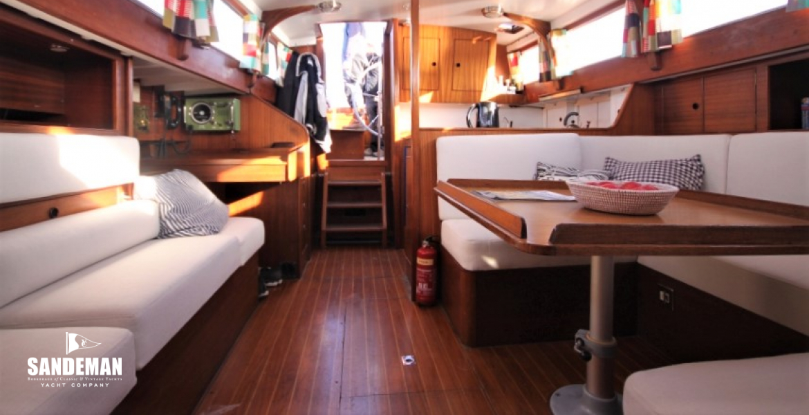 Saloon view aft