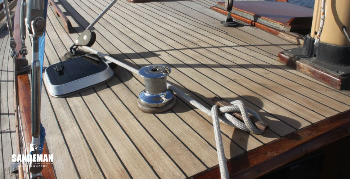 Trunk cabin roof details