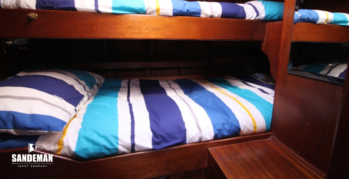 2 x Berth guest cabin to port