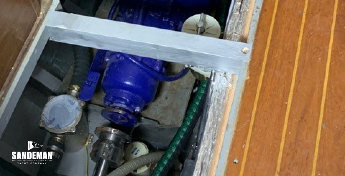 Engine under saloon sole