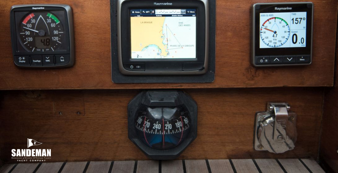Nav readouts fwd cockpit [Patricia Lascabannes]