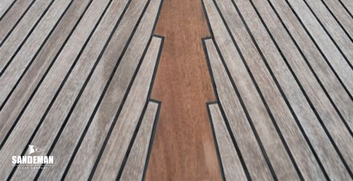 Foredeck view fwd [Patricia Lascabannes]