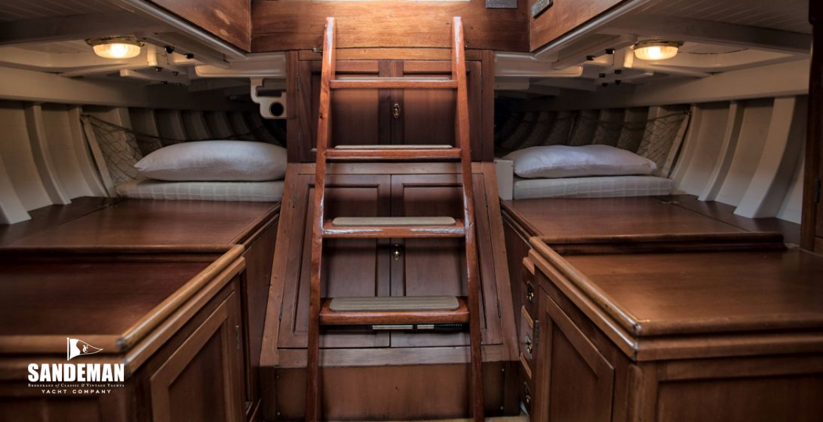 Companionway view aft [Patricia Lascabannes]