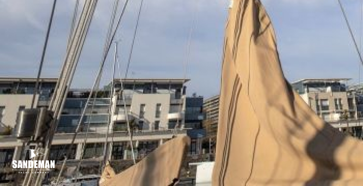 Mast from aft